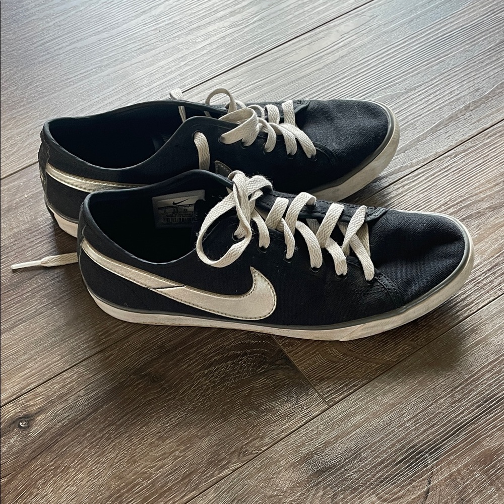 Nike Black and Silver Casual Shoes